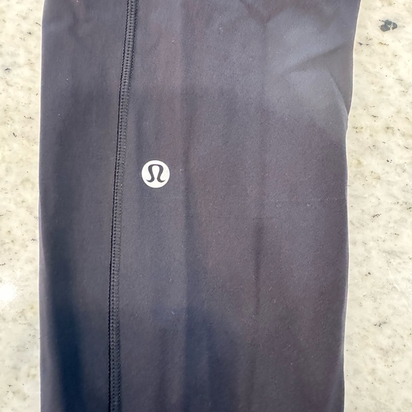 Lulu lemon black- side pockets, never worn - Picture 4 of 4
